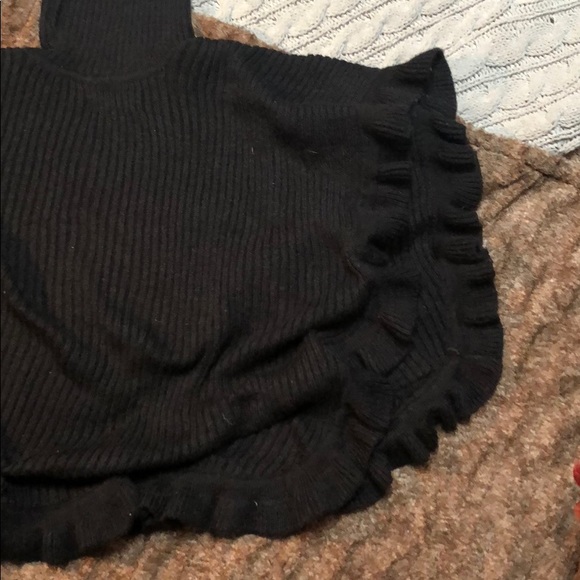 EXTREMELY COZY turtleneck poncho !! - Picture 4 of 8